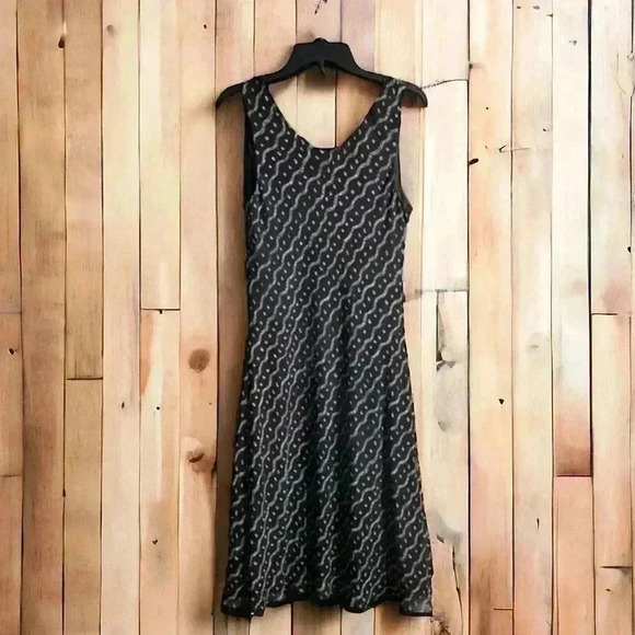 A Wild Thyme Size 16 sleeveless lined black dress with geometric pattern - Picture 3 of 4